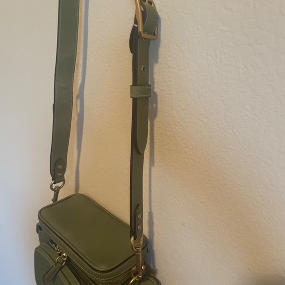 RARE coach utility 18 bag turn lock crossbody green - Picture 8 of 11